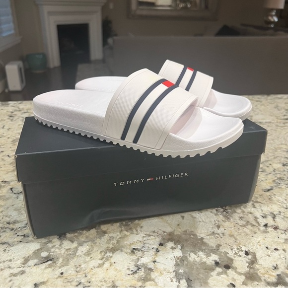 NIB Tommy Hilfiger Mens 8 Redder Flag Logo Pool Slide Sandals Red White Blue USA - Picture 2 of 11